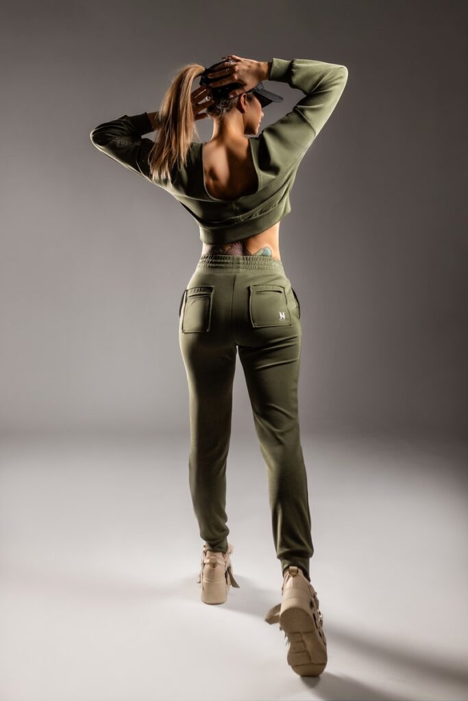 Imperial Olive; Urban Beauty: Spodnie Skinny; Urban Beauty: Bluza Dual Mode; Czapka 1Nasty Crew;