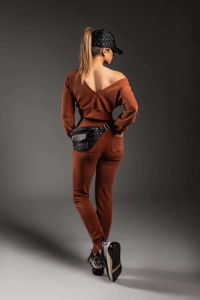 Noble Rust; Urban Beauty: Spodnie Skinny; Urban Beauty: Bluza Dual Mode; Czapka 1Nasty Crew; Gold Nerka 1Nasty Crew;