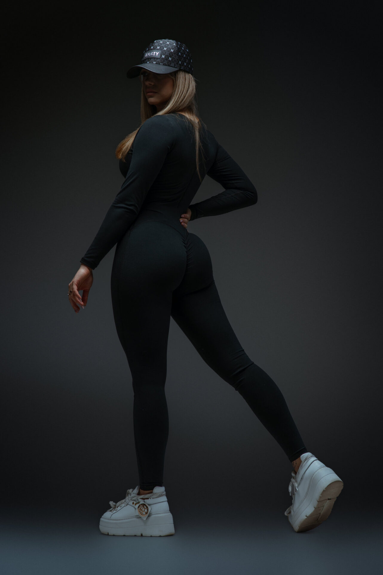 Second Skin Sculpt Jumpsuit Longsleeve Black Czapka z daszkiem 1Nasty: Crew Silver,