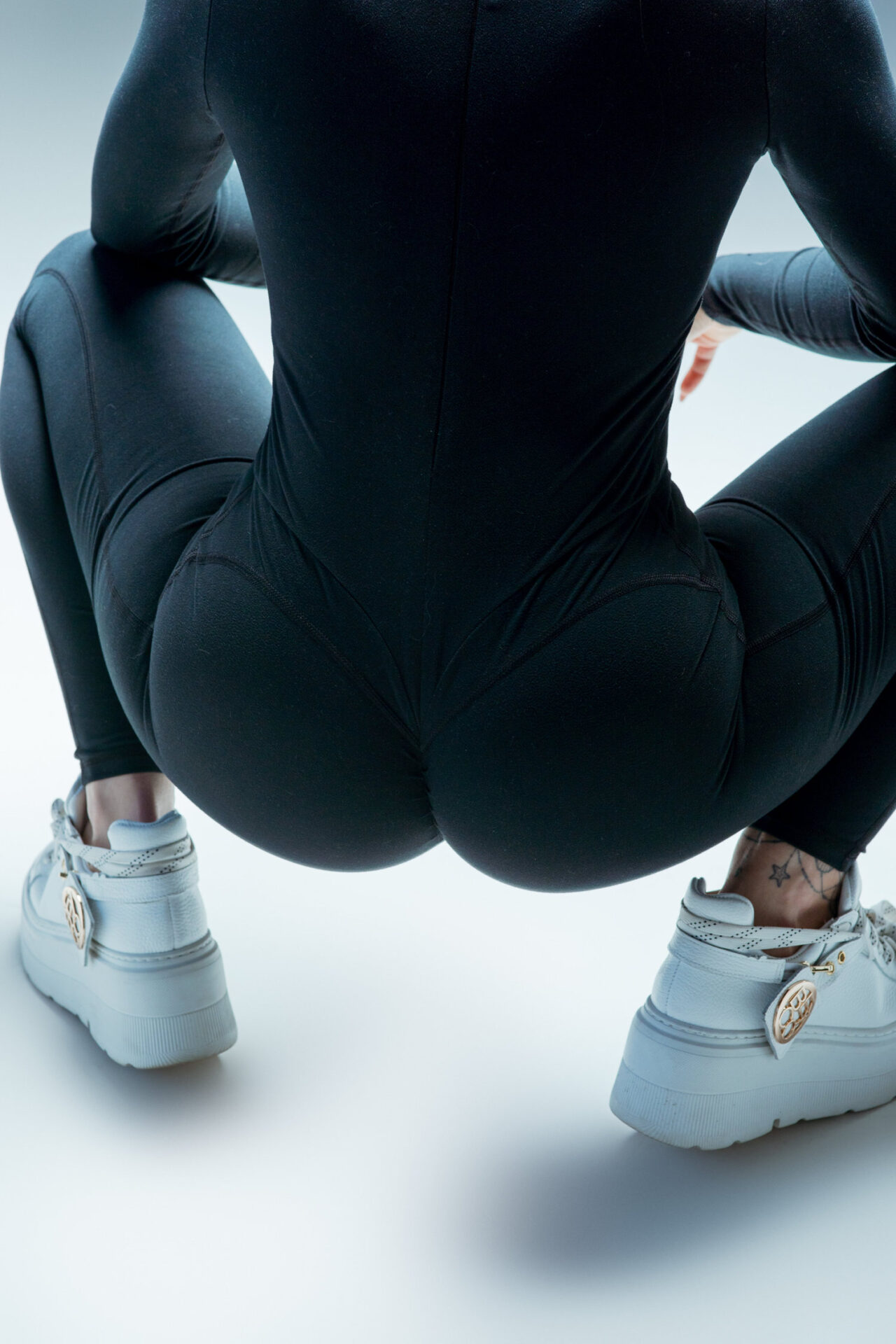 Second Skin Sculpt Jumpsuit Longsleeve Black Czapka z daszkiem 1Nasty: Crew Silver,